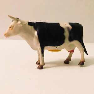Vintage Plastic Cow With  Sound Button 6 Inch Long Figure